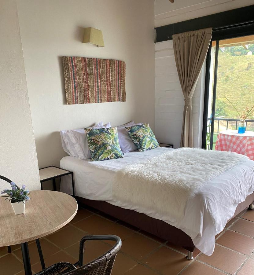 Ecolodge Bahia Del Penon Guatapé Esterno foto